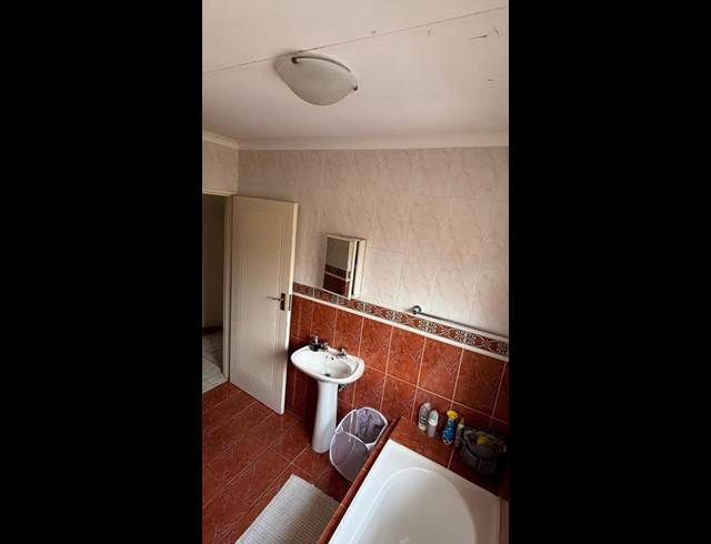 3 BEDROOM TOWNHOUSE FOR SALE IN VANDERBIJLPARK SE 3